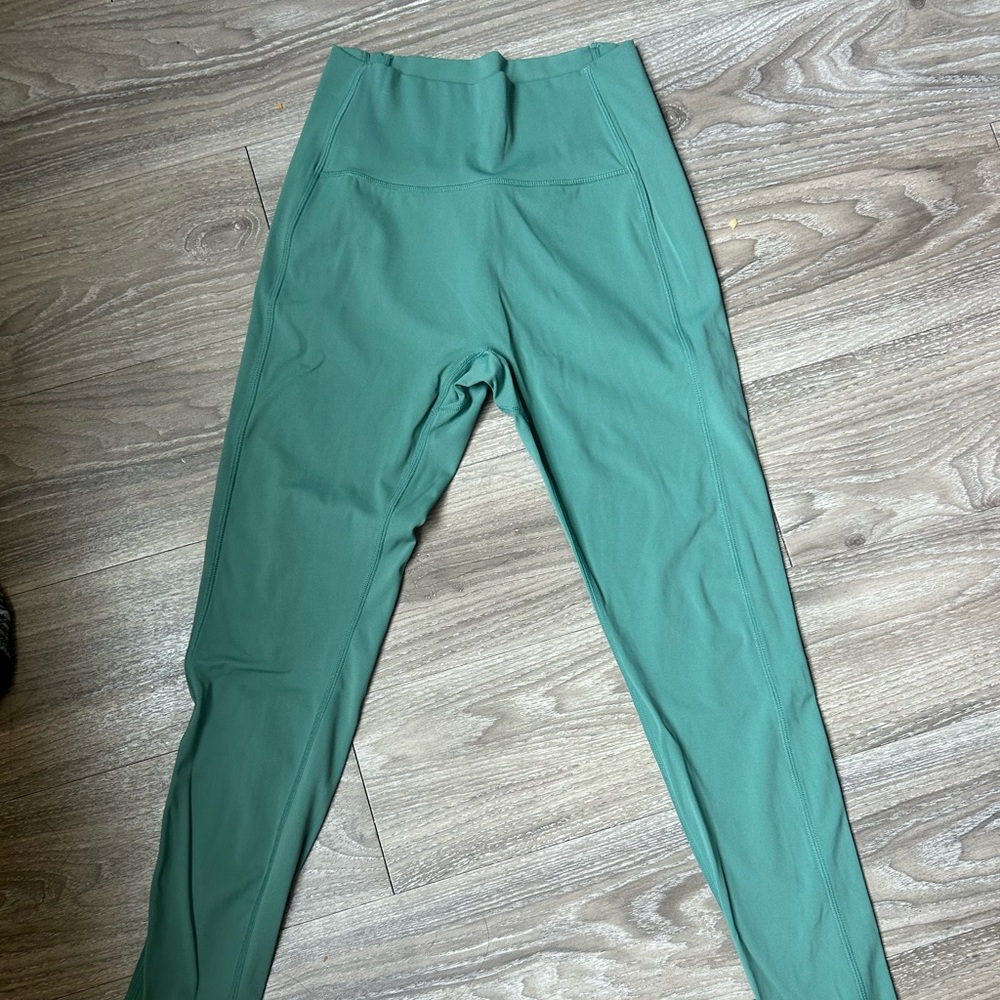 Alphalete pulse kinetic legging. Luxury green. M. Excellent condition